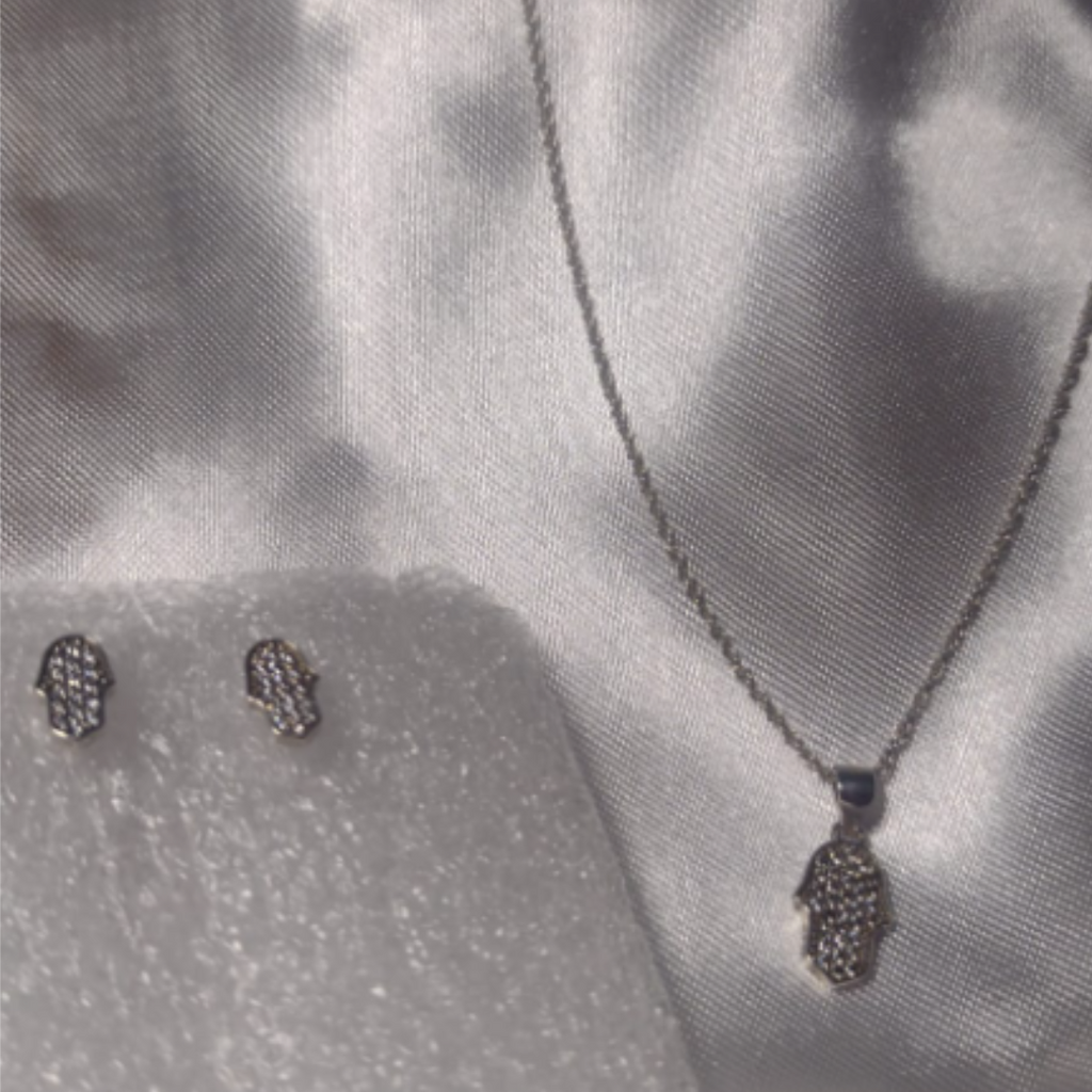 JUEGO DE CADENA Y ARETES HAMSA